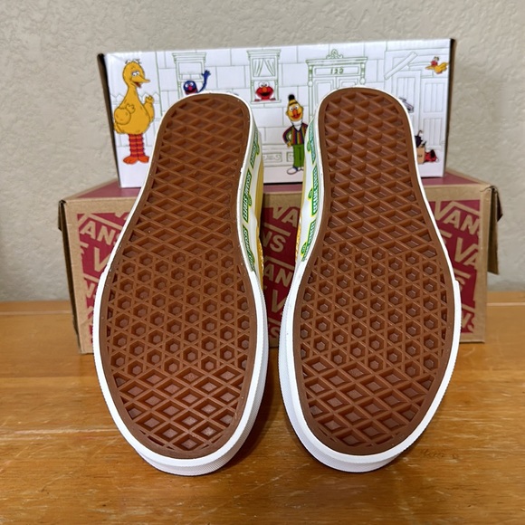 Vans Authentic Sesame Street Yellow women’s size 6 or men’s size 4.5 - Picture 7 of 10
